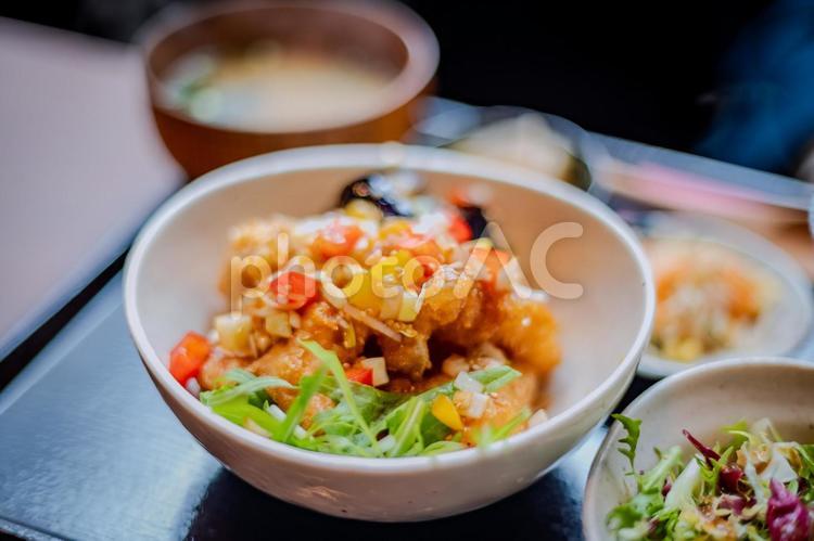  おいしい白身魚の揚げ物の定食 料理,食べ物,食事の写真素材