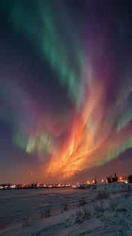 夜空に舞うオーロラ:幻想的な光のショー 夜空に舞うオーロラ:幻想的な光のショーの写真