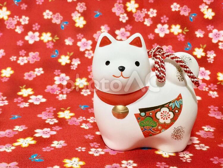2018年　戌の干支飾り　正月　正月飾り　いぬ　犬　イヌ　置物 干支の置物,犬の置物,正月飾りの写真素材