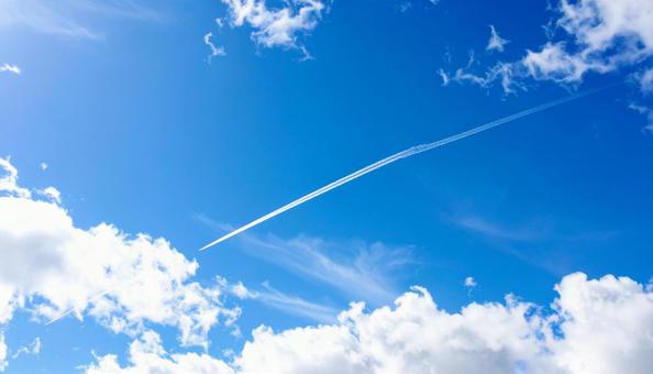 飛行機雲と青空 飛行機雲と青空の写真