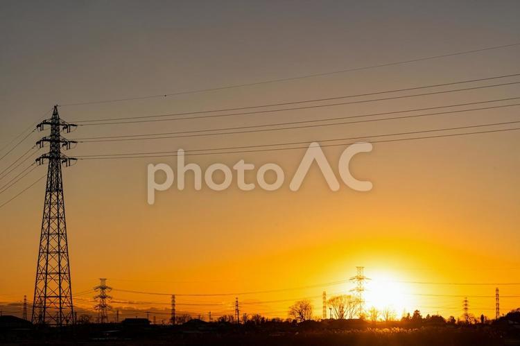 夕暮れの空と送電線 送電線,電線,電気の写真素材