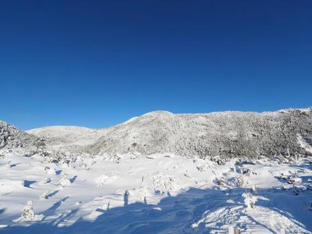 雪景色・冬の北横岳坪庭 雪景色・冬の北横岳坪庭 北横岳,八ヶ岳,北八ヶ岳の写真素材