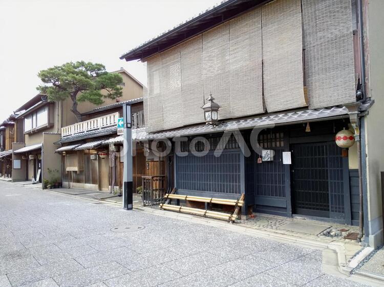 京都上七軒のレトロな街並み 上七軒,京町家,レトロの写真素材