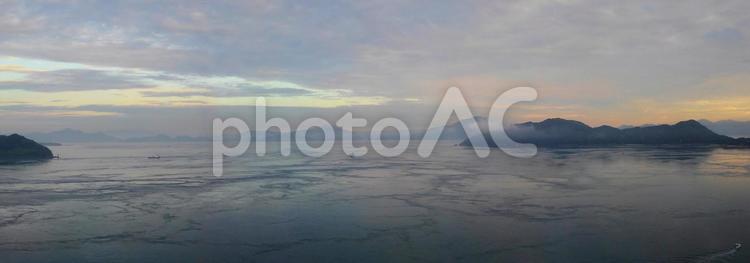 来島海峡の朝もやと霧に包まれた島々 自然,風景,空の写真素材