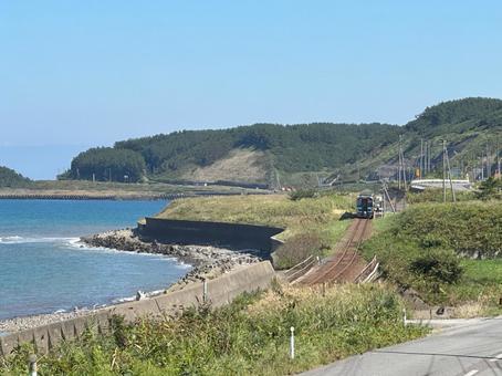 驫木駅 五能線 晴天 鉄道 海岸線 驫木駅 五能線 晴天 鉄道 海岸線の写真