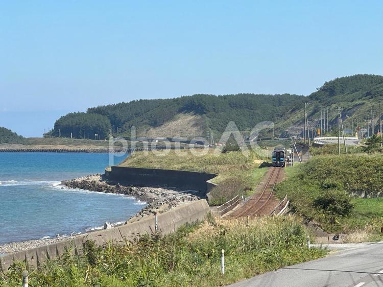 驫木駅　五能線　晴天　鉄道　海岸線 五能線,鉄道,海岸線の写真素材