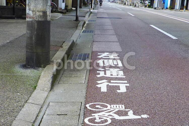 自転車通行表示　１ 自転車通行,交通安全,左側通行の写真素材