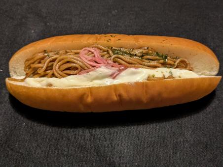 焼きそばパン 焼きそばパン ビッグ焼きそばロール,調理パン,惣菜パンの写真素材