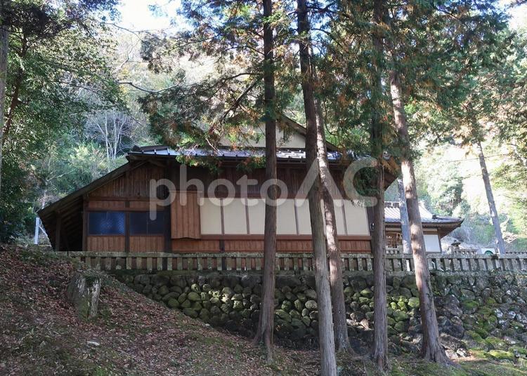 山の中に佇む家 山,山中,家の写真素材