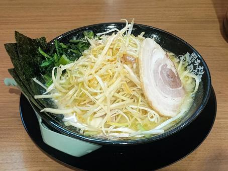 塩ネギラーメン(家系) 塩ネギラーメン(家系) ラーメン,拉麺,塩ラーメンの写真素材
