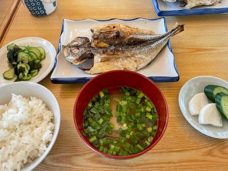 アジの開き の朝食 アジの開き の朝食 味噌汁,青魚,和食の写真素材