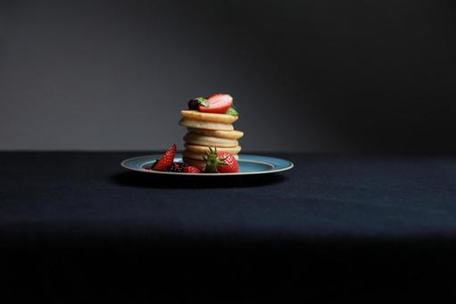 パンケーキとイチゴの写真
