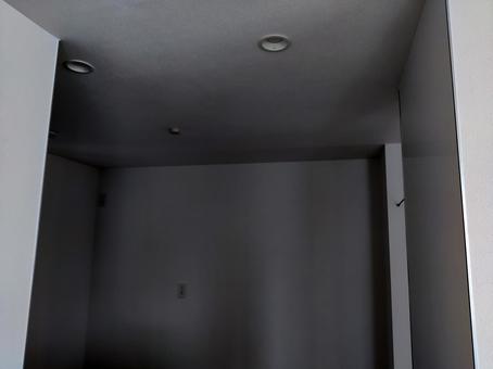 部屋の角にある照明とコンセント 部屋の角にある照明とコンセント 室内,部屋,壁の写真素材
