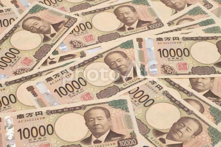 に多数の一万円札で投資や利益のイメージ お金,紙幣,副業の写真素材