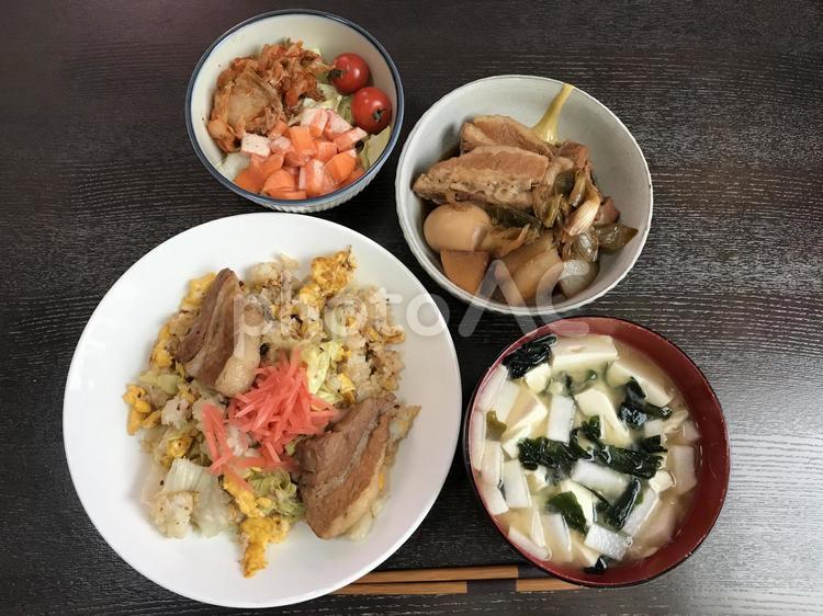 とろとろ豚の角煮 + 角煮炒飯 豚の角煮,とろとろ,炒飯の写真素材
