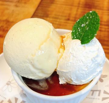 プリン アイスプリン,ホイップ,ホイップクリームの写真素材