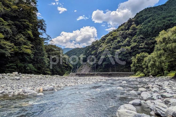 澄んだ水が流れる川【静岡県安倍川】_04 川,自然,風景の写真素材