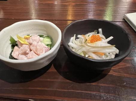 居酒屋の小鉢に入った惣菜・お通し 居酒屋の小鉢に入った惣菜・お通し 居酒屋のお通し,めんたいこ,マヨネーズの写真素材