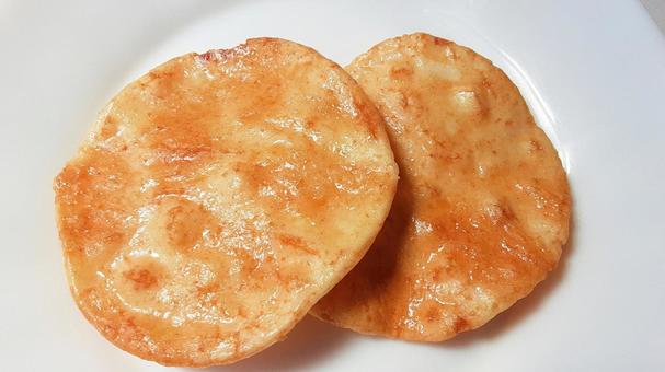 Twisted soy sauce rice crackers - 2, JPG