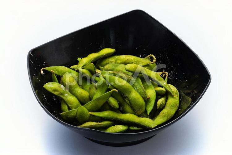 黒いお皿に盛られた枝豆 枝豆,えだまめ,豆の写真素材