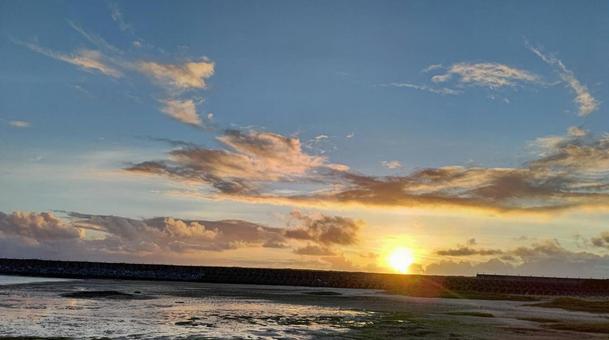 南国の夕日の写真