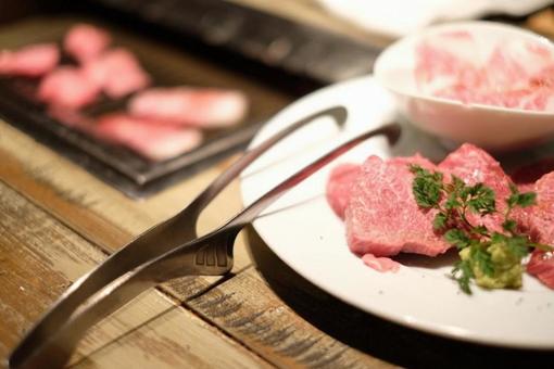 A realistic image of people at a yakiniku restaurant, JPG