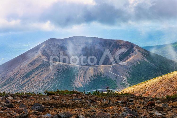 一切経山から眺めた吾妻小富士 一切経山,吾妻小富士,火山の写真素材