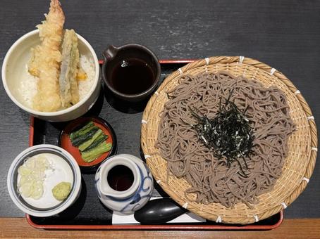 ざるそばとミニ天丼 ざるそばとミニ天丼 蕎麦,日本そば,そばの写真素材