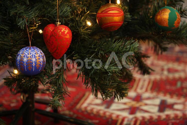 クリスマスツリー　一点もの手描きのオーナメント イメージ,イラスト,オーナメントの写真素材