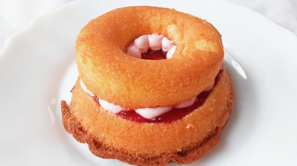 Ring-shaped cake 1, JPG