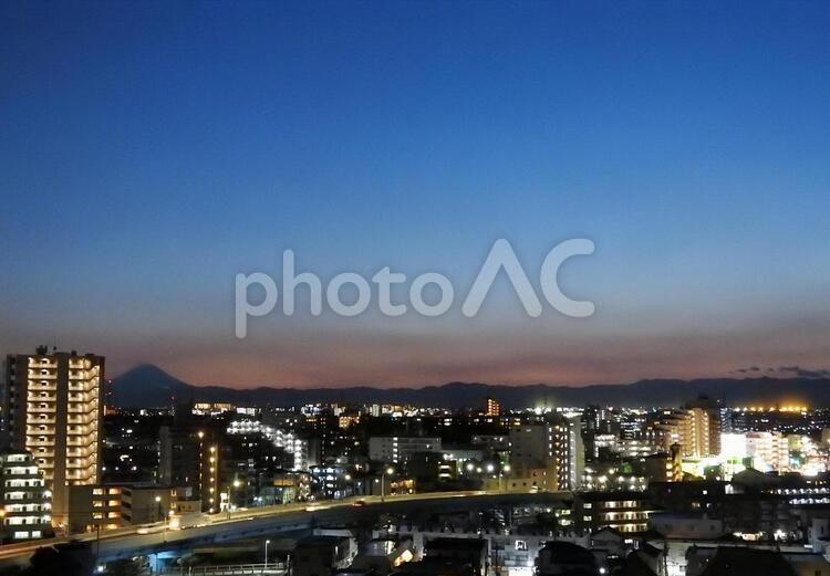 夕闇の街 夕闇,夕暮れ,街の写真素材