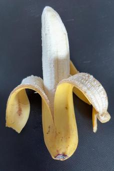 R7.06.30 剝きバナナ  R7.06.30 剝きバナナ の写真