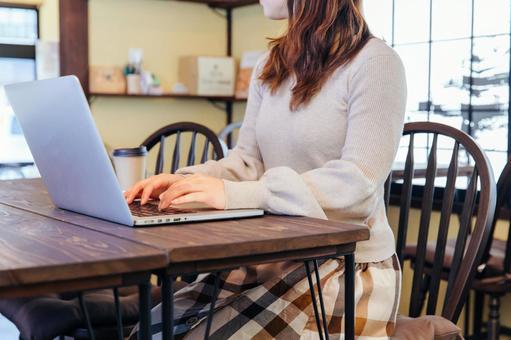 Female jobs that open a computer, coffee, computer, laptop, JPG