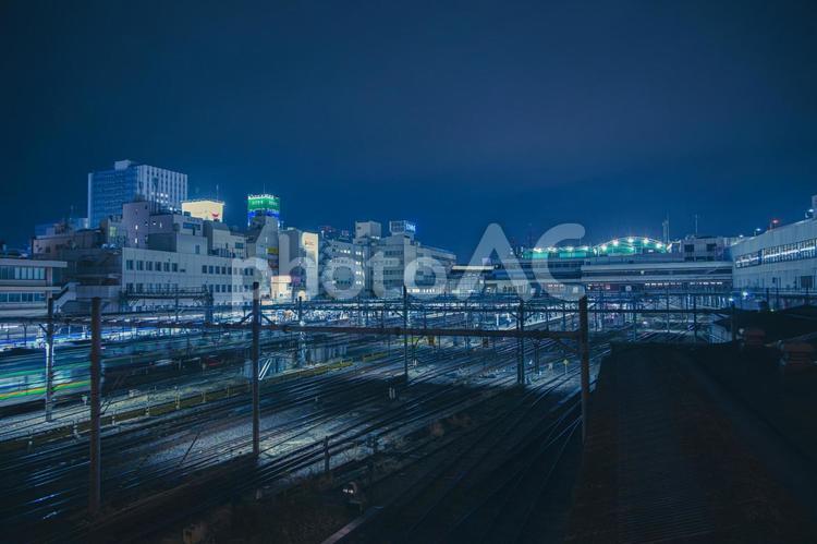 大栄橋から望む夜の大宮駅 大宮駅,線路,跨線橋の写真素材