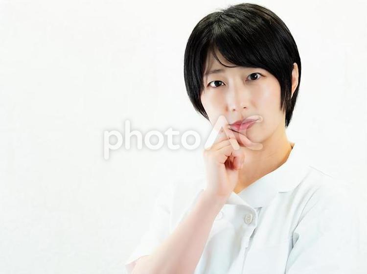 06：看護師のアップ【白バック】 ナース,看護師,看護婦の写真素材
