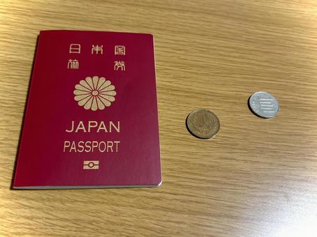 パスポートと現金3 パスポートと現金3の写真