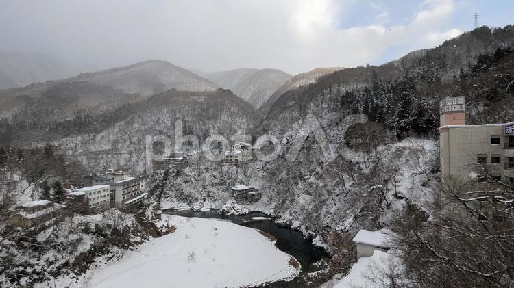 冬の峡谷、静寂の湯宿 冬,峡谷,静寂の写真素材
