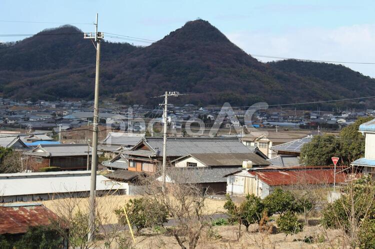 香川県　地方の風景 ビル,丘,住宅の写真素材