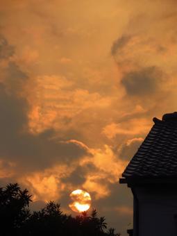 沈む夕陽 沈む夕陽の写真