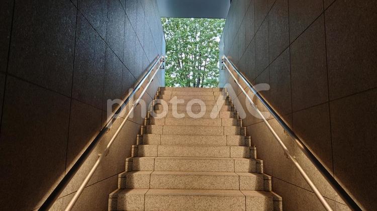 地下階段からの出口 出口,入口,地下の写真素材