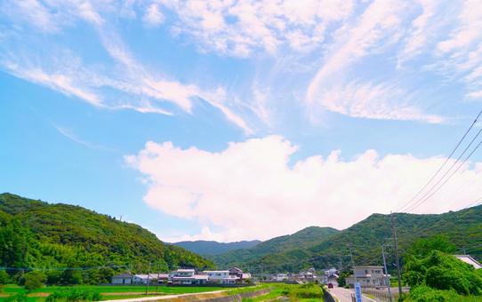 よく晴れた夏の田舎町 よく晴れた夏の田舎町 山,川,田んぼの写真素材
