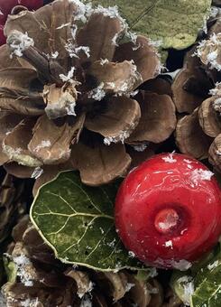まつぼっくりの飾り まつぼっくりの飾り,まつぼっくり,クリスマスの写真素材