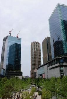 6月上旬の大阪うめきた地区の景観 6月上旬の大阪うめきた地区の景観 ビル,ビル群,街並みの写真素材