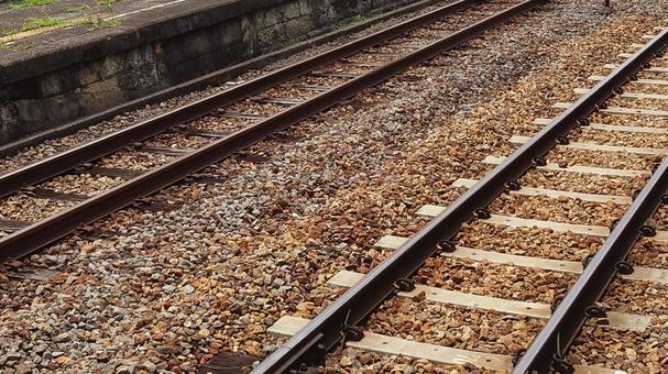 直線の複線線路・バラスト・枕木 鉄道素材 直線の複線線路・バラスト・枕木 鉄道素材 線路,レール,電車の写真素材