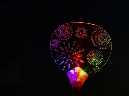 七色に光るうちわ 七色に光るうちわ 夏祭り,夏,祭りの写真素材