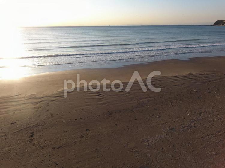 空から見た夕日の砂浜 空撮,海,海岸の写真素材