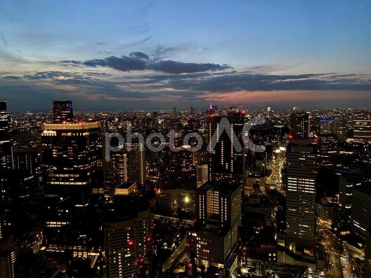東京の夕暮れどきの町並み 都会,都市,都心部の写真素材