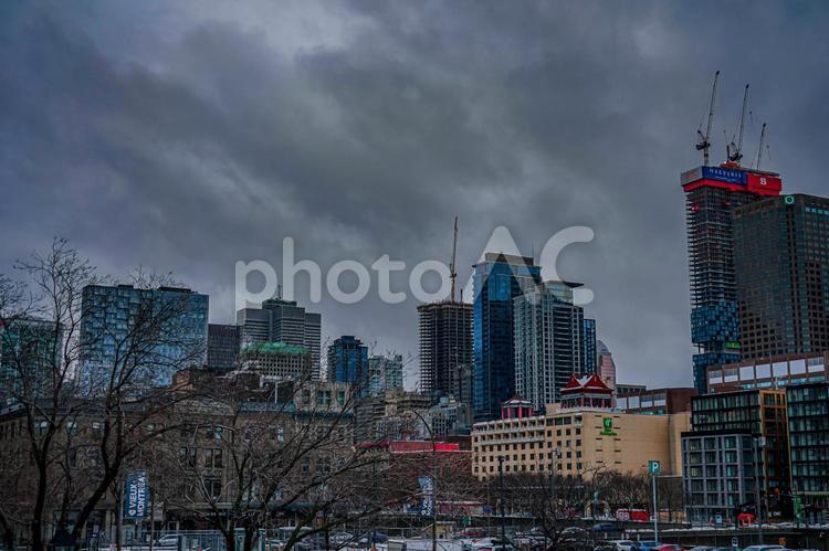 都市の冬の風景 都市景観,曇り空,ビルの写真素材