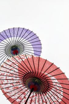 和傘 紙傘 踊り傘 白バック 和傘 紙傘 踊り傘 白バック 和傘,白バック,紙傘の写真素材