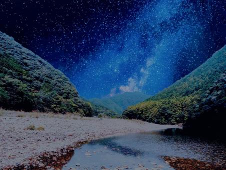 天の川が反射する河原 天の川,星空,夜空の写真素材